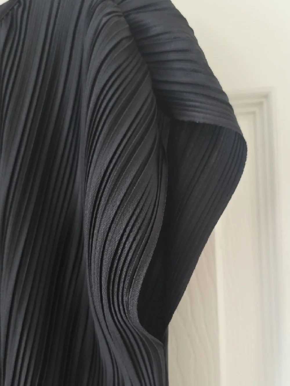 Hush Uk Black Pleated Flowy Cap-Sleeve Top Size S New - Picture 5 of 14